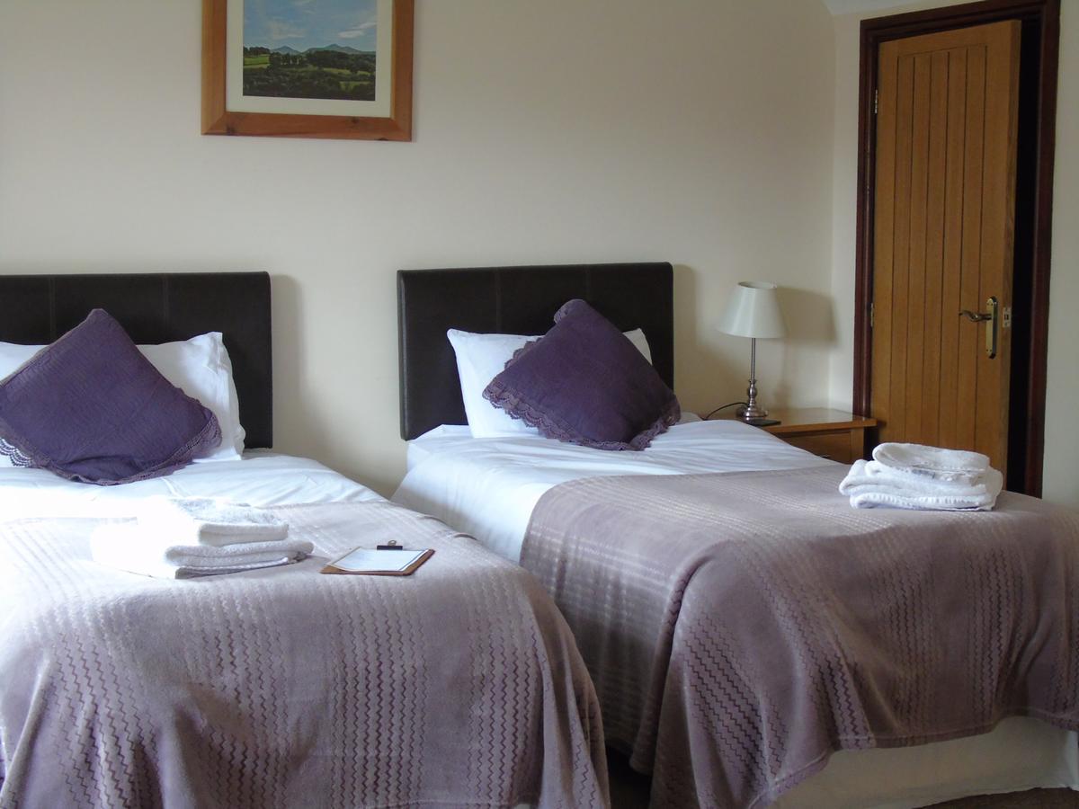 พวิลกวิลิม ฮอลิเดย์ คอทเทจ แอนด์ บีแอนด์บี Guest House บลิตธ์เวลส์ ภายนอก รูปภาพ